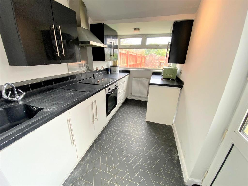 Kathleen Grove, Grimsby, DN32 2 bed terraced house £600 pcm (£138 pw)