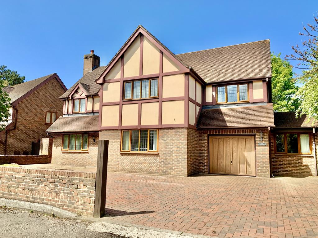 Caerwent, Monmouthshire NP26 5 bed detached house for sale £630,000