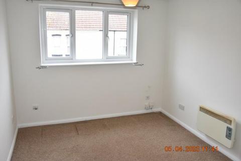 2 bedroom flat to rent, Station Road, Rushden NN10