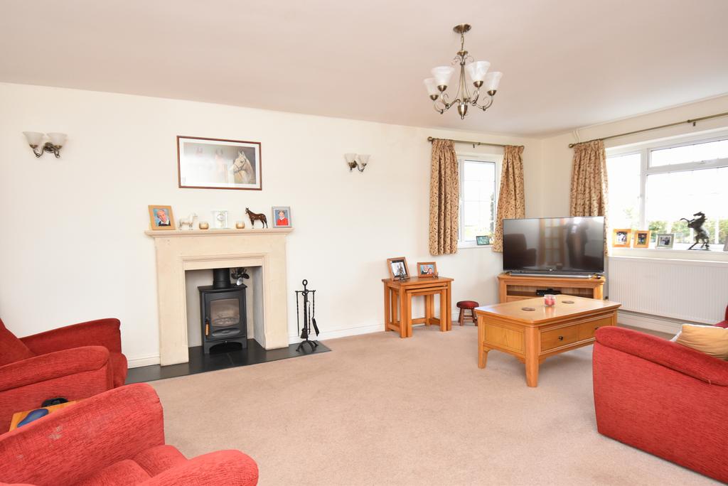 South Cheriton, BA8 3 bed detached bungalow £550,000