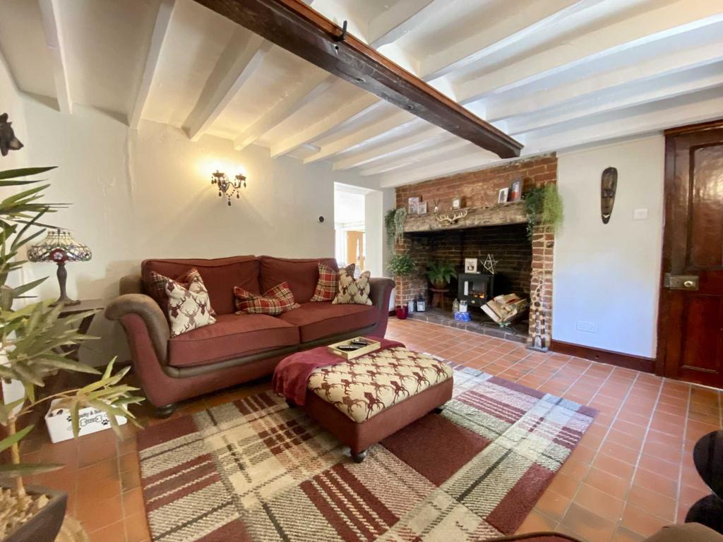 Wash Road, Basildon SS15 4 bed detached house £875,000