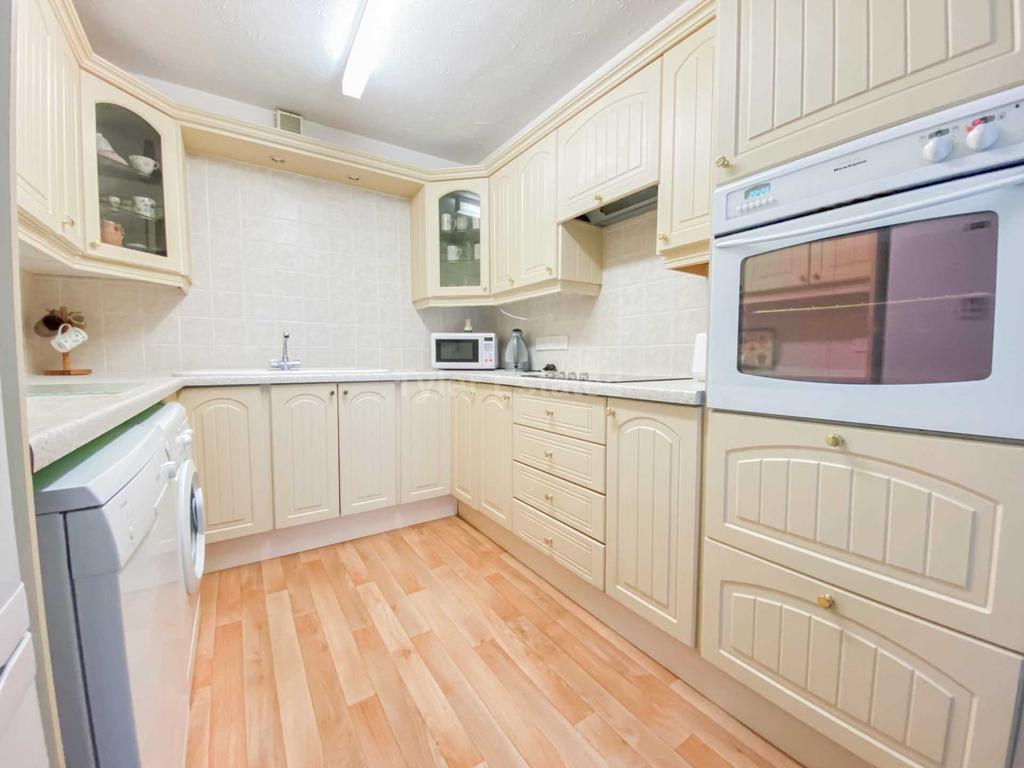 Allington Court, Outwood Common Road, Billericay CM11 1 bed retirement property for sale £175,000