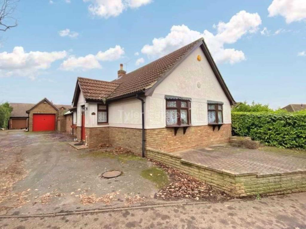 Kennel Lane, Billericay CM11 2 bed detached bungalow £500,000