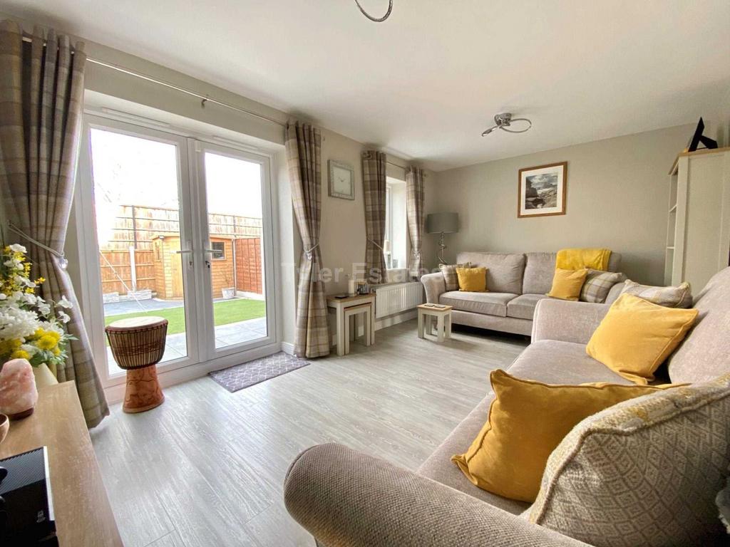 Warwick Crescent, Basildon SS15 4 bed terraced house for sale £450,000