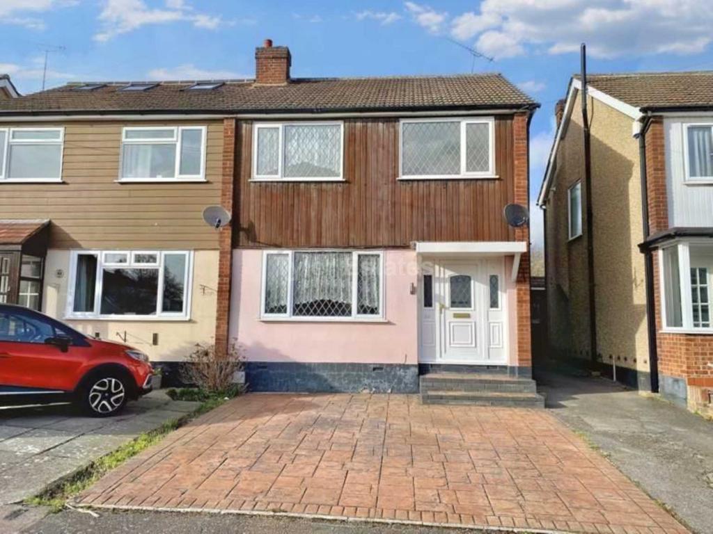 The Oaks, Billericay CM11 3 bed semidetached house for sale £425,000