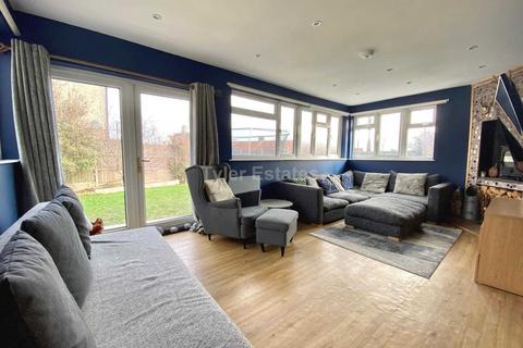 3 bedroom detached house for sale - Kings Road, Basildon SS15