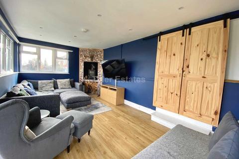 3 bedroom detached house for sale - Kings Road, Basildon SS15