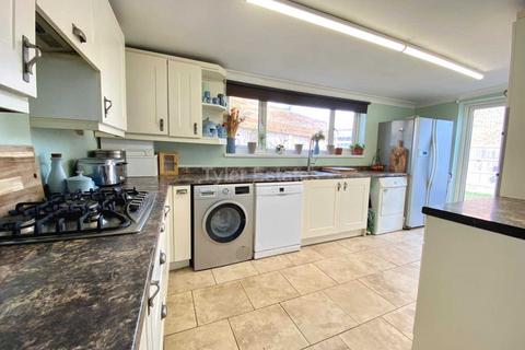 3 bedroom detached house for sale, Kings Road, Basildon SS15