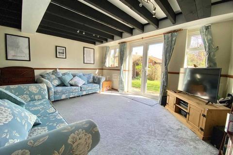 16 Bridgecote Lane, Basildon, SS15 4BW