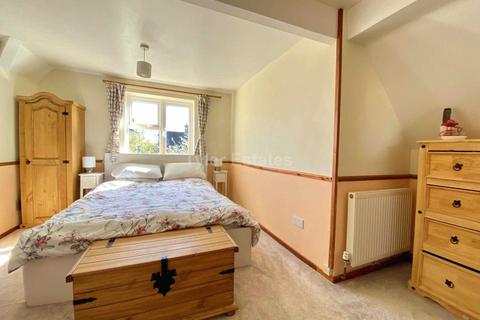 16 Bridgecote Lane, Basildon, SS15 4BW