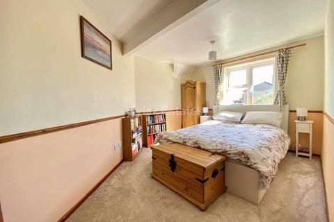 16 Bridgecote Lane, Basildon, SS15 4BW