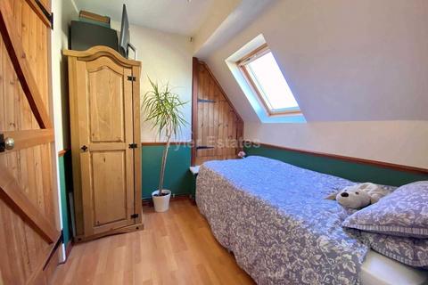 16 Bridgecote Lane, Basildon, SS15 4BW