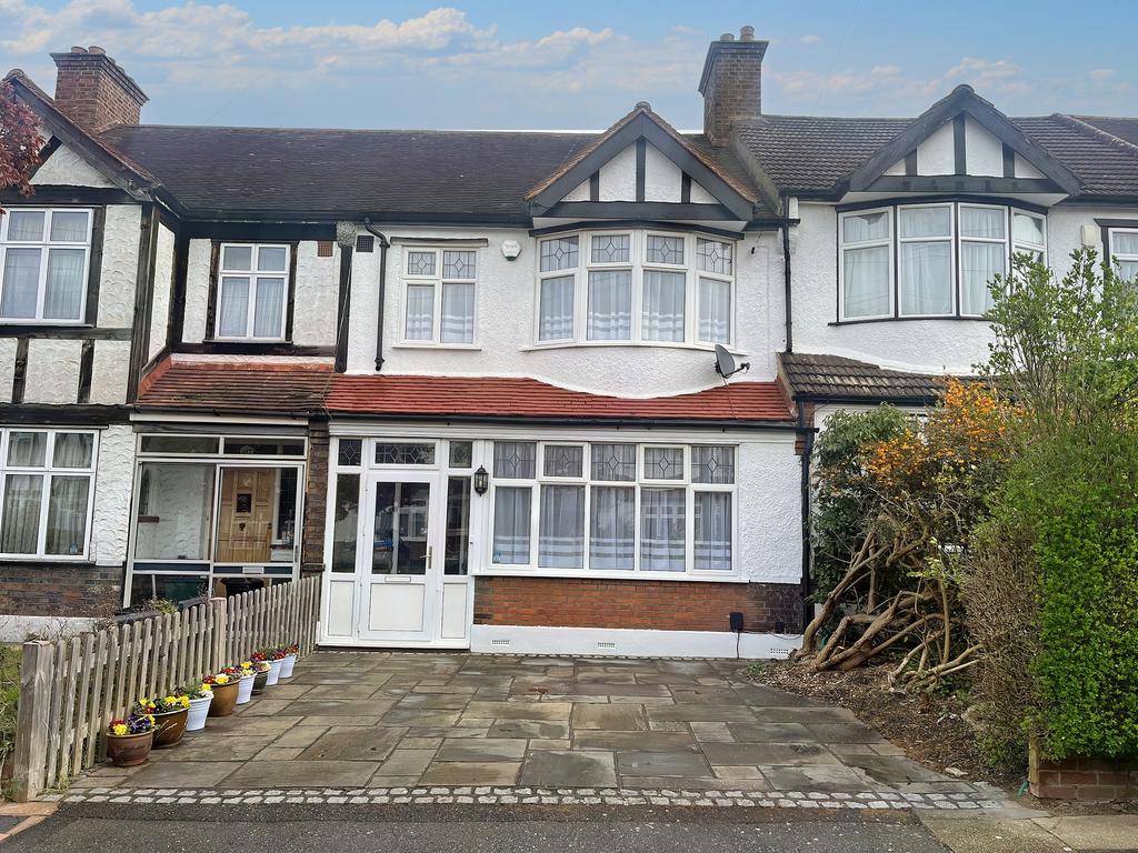 Merlin Grove, Beckenham 3 bed terraced house £2,300 pcm (£531 pw)