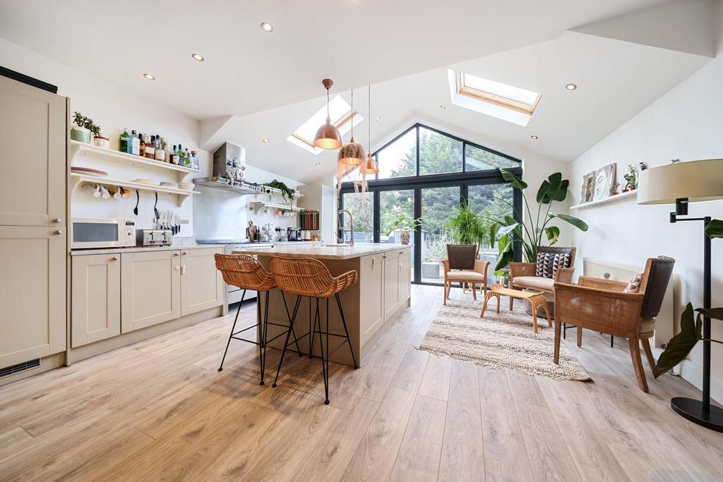 Belmont Avenue, New Malden 4 bed semidetached house for sale £875,000