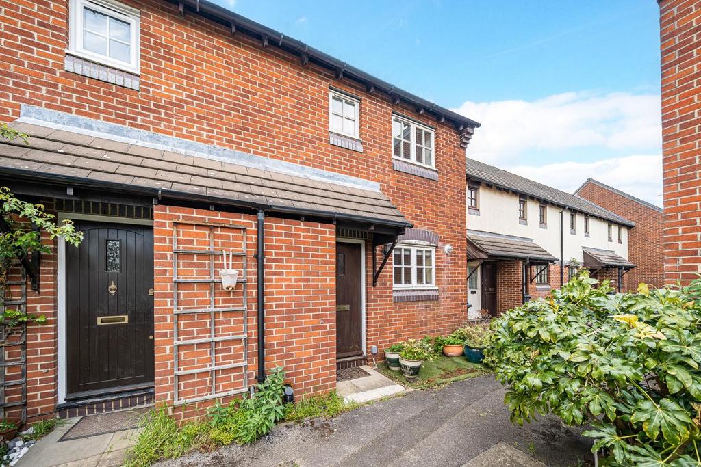 Archer Close, Kingston upon Thames 2 bed terraced house £550,000