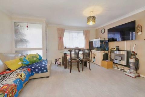 2 bedroom flat to rent, Maryside, Langley