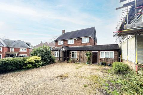 4 bedroom detached house to rent, Burghley Avenue, New Malden