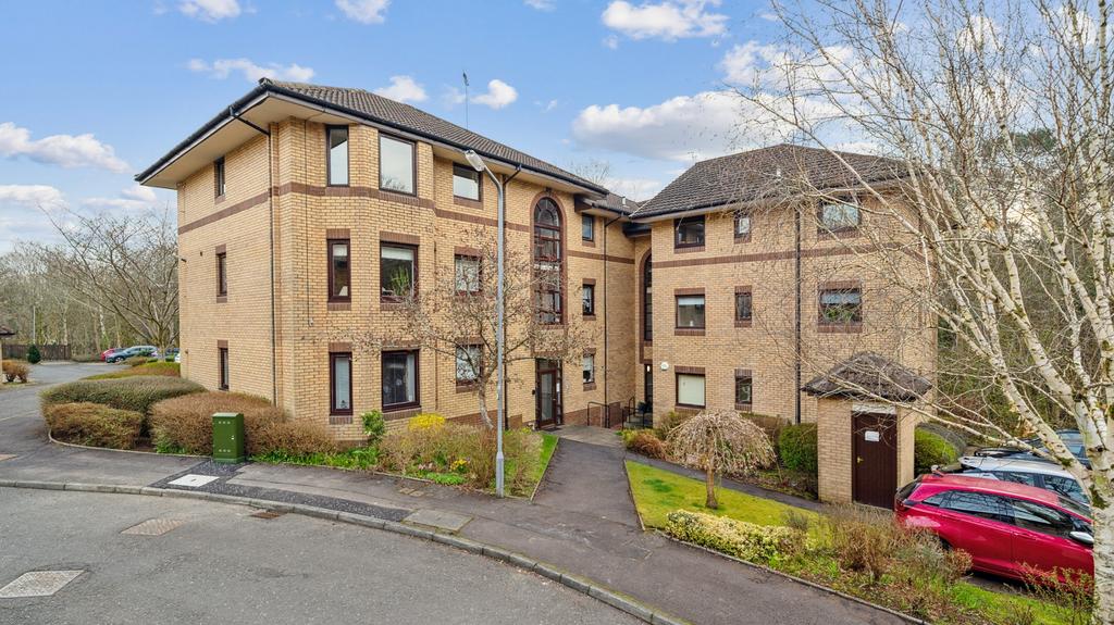 Riverside Gardens, Busby, East... 3 bed apartment £1,350 pcm (£312 pw)
