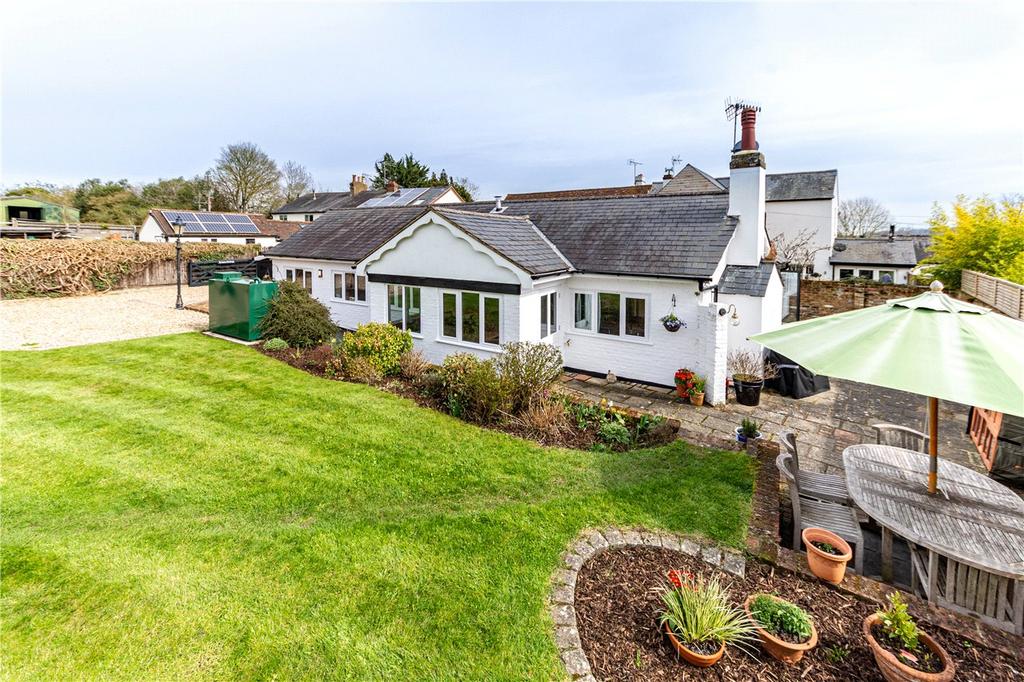Pouchen End Lane, Bourne End... 3 bed bungalow £650,000