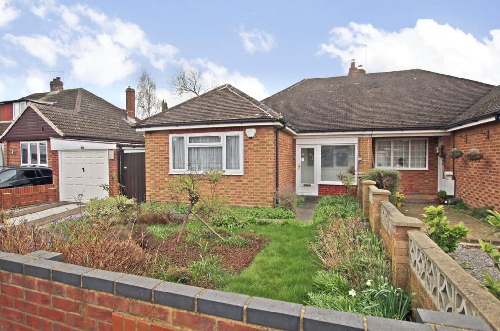 Newton Longville, Buckinghamshire MK17 3 bed bungalow for sale £385,000
