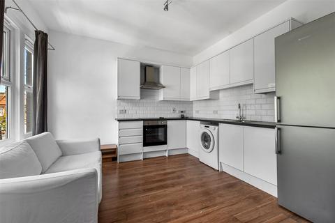 3 bedroom apartment to rent, Salisbury Road, London, N4