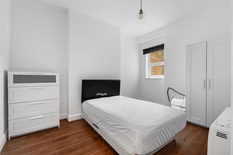 3 bedroom apartment to rent, Salisbury Road, London, N4