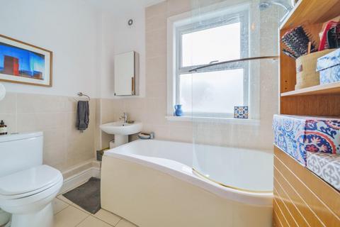 5b Treport Street, London, SW18 2BW