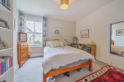 5b Treport Street, London, SW18 2BW