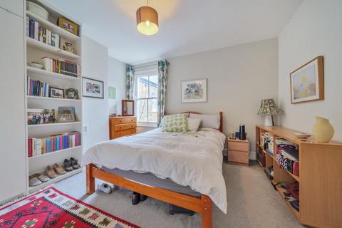 5b Treport Street, London, SW18 2BW
