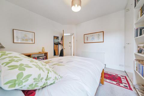 5b Treport Street, London, SW18 2BW