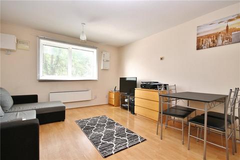 Studio to rent, Bath Road, West Drayton, UB7