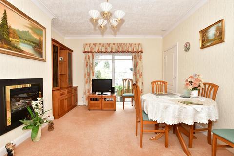 3 bedroom bungalow for sale - Heathcote Grove, Chingford