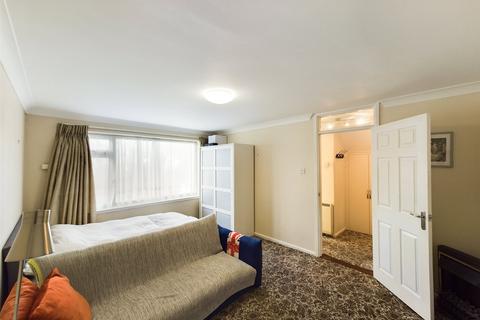 268 Worplesdon Road, Guildford, GU2 9XH