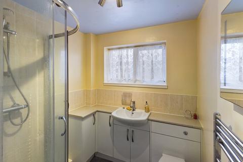 268 Worplesdon Road, Guildford, GU2 9XH