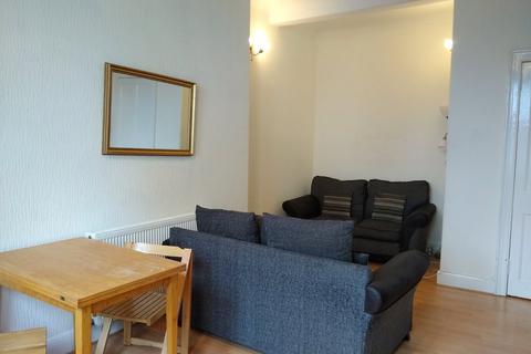 2 bedroom flat to rent, Albion Place, Edinburgh, EH7