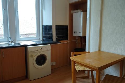 2 bedroom flat to rent, Albion Place, Edinburgh, EH7
