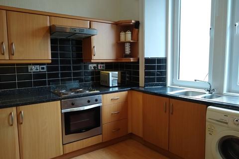 2 bedroom flat to rent, Albion Place, Edinburgh, EH7
