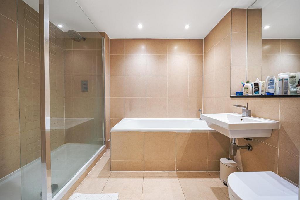 Wandsworth Road, Clapham 1 bed flat for sale £425,000