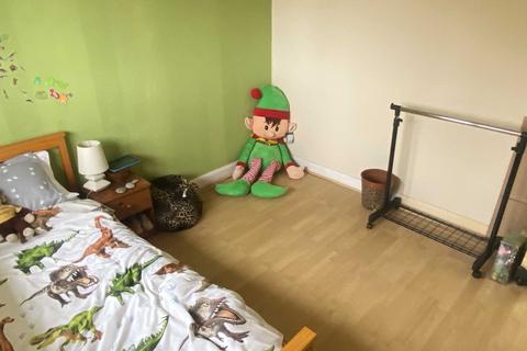 2 Arncott Close, Royton, Oldham, OL2 6SN