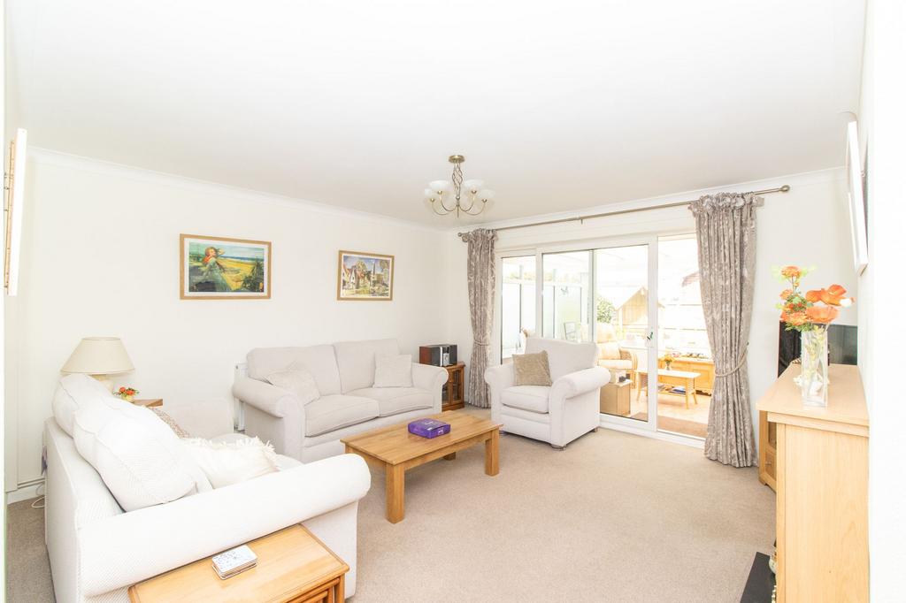 Eastchurch Road, Cliftonville, CT9 3 bed detached house £475,000