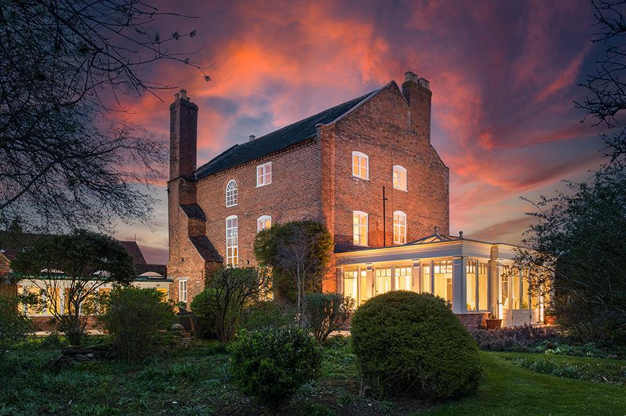 Doverdale, Droitwich, Worcester, WR9 6 bed detached house for sale £