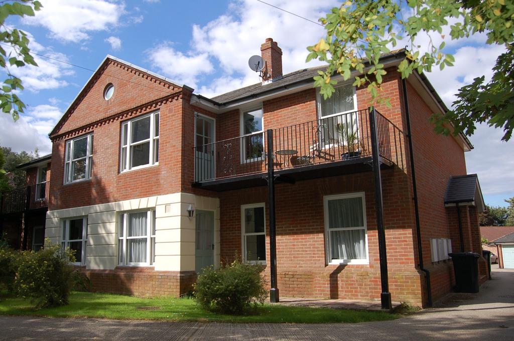 Summer Hill, Harbledown, CT2 2 bed apartment for sale £225,000