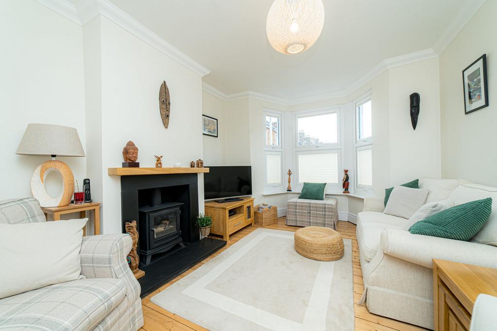Kingsnorth Road, Faversham, ME13 2 bed terraced house for sale £375,000