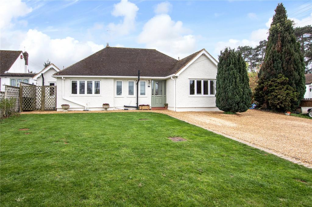 Fawkham Avenue, Longfield, Kent, DA3 3 bed bungalow for sale £730,000