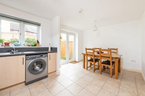 3 bedroom semi-detached house for sale - Woodford Way, Witney, OX28