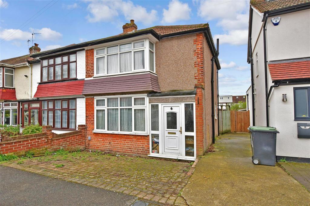 Southern Drive, Loughton, Essex 3 bed end of terrace house for sale £