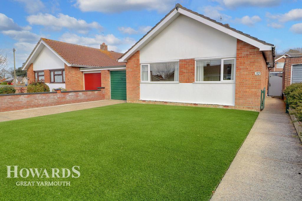 Brooke Avenue, CaisteronSea 2 bed detached bungalow for sale £230,000