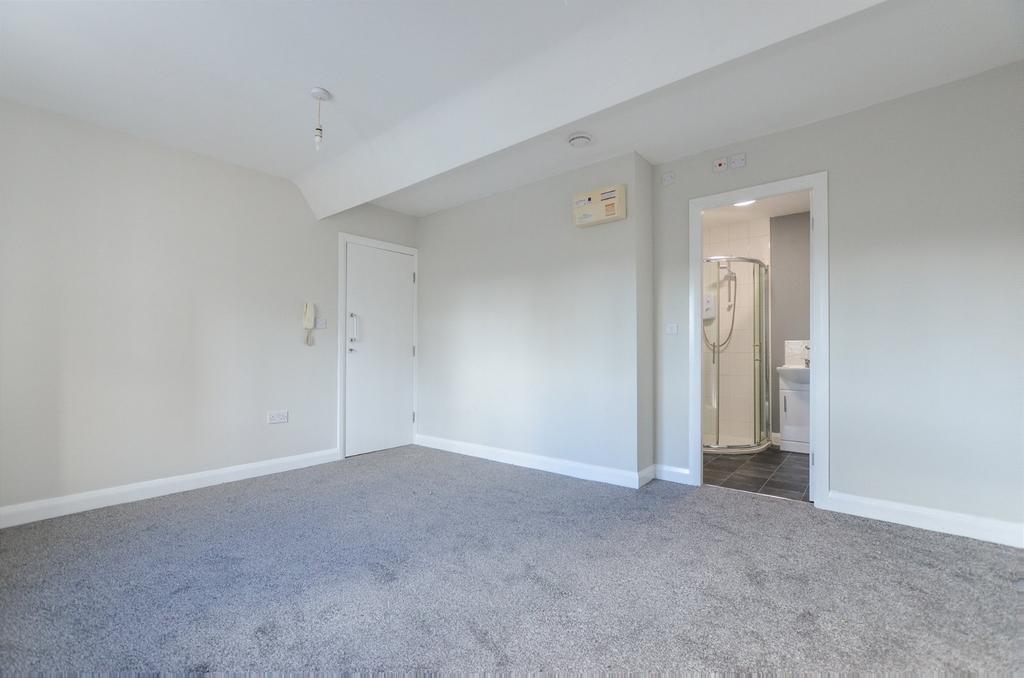 High Street, Runcorn, WA7 1JF 1 bed flat £460 pcm (£106 pw)