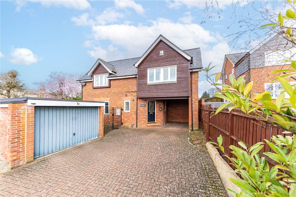 Bury Lane, Codicote, Hitchin, Hertfordshire 3 bed detached house for