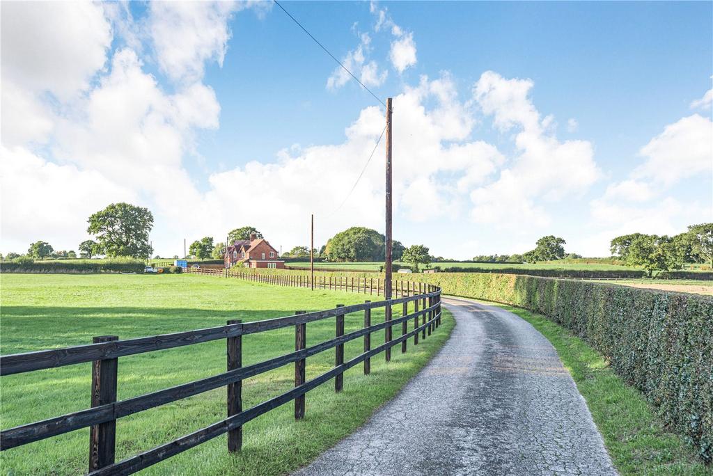 Pewit Hall Cottages, Pewit Lane... 3 bed equestrian property - £550,000